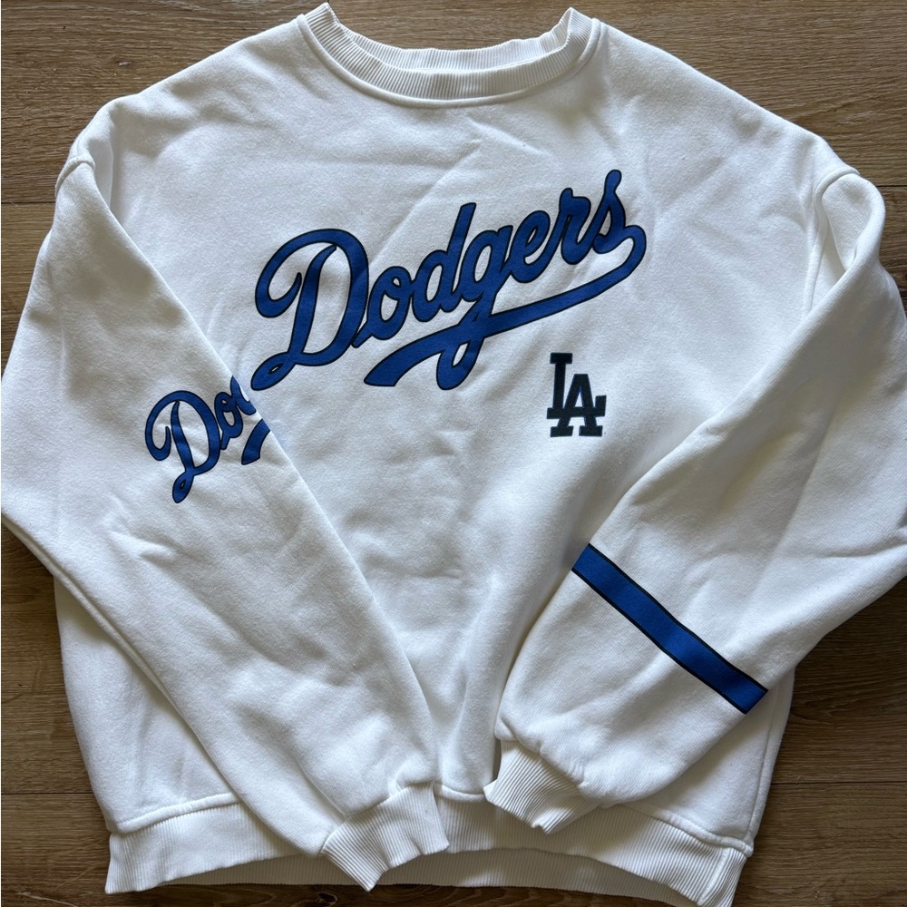 VIRAL Dodgers Women's White and Blue Sweatshirt 💙🤍⚾️